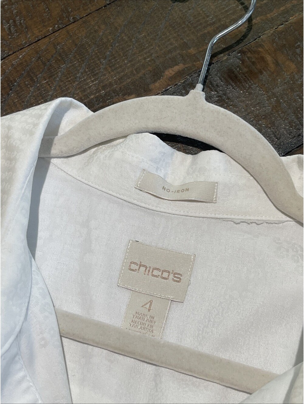 Chicos size 4 Women’s White 100% Cotton White On White Cheetah Print Shirt 48-50 - Picture 4 of 7